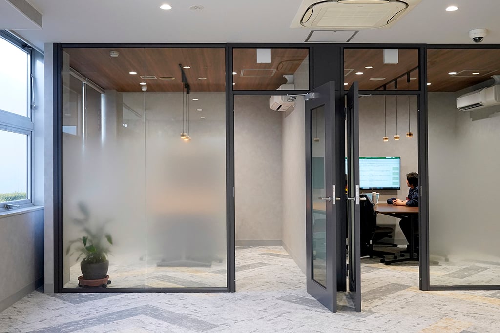 日本絨氈株式会社内観